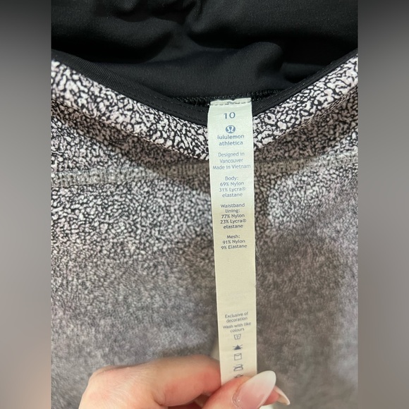 Lululemon capri pants with pockets - Picture 2 of 3